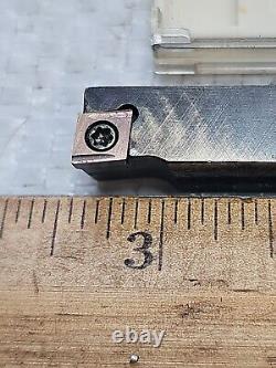 Porte-outil de tour VALENITE SCLPRF0-060 avec queue de 3/8 pouce et 1 pièce avec 16 plaquettes carbure neuves.